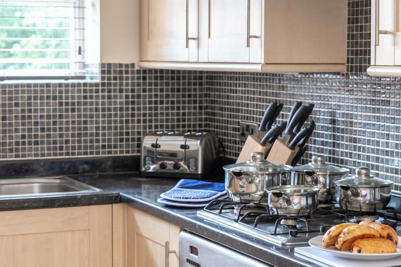 4 Bed Home, Driveway Parking Ideally Located In Latchford, Warrington - Executive St Marys House المظهر الخارجي الصورة