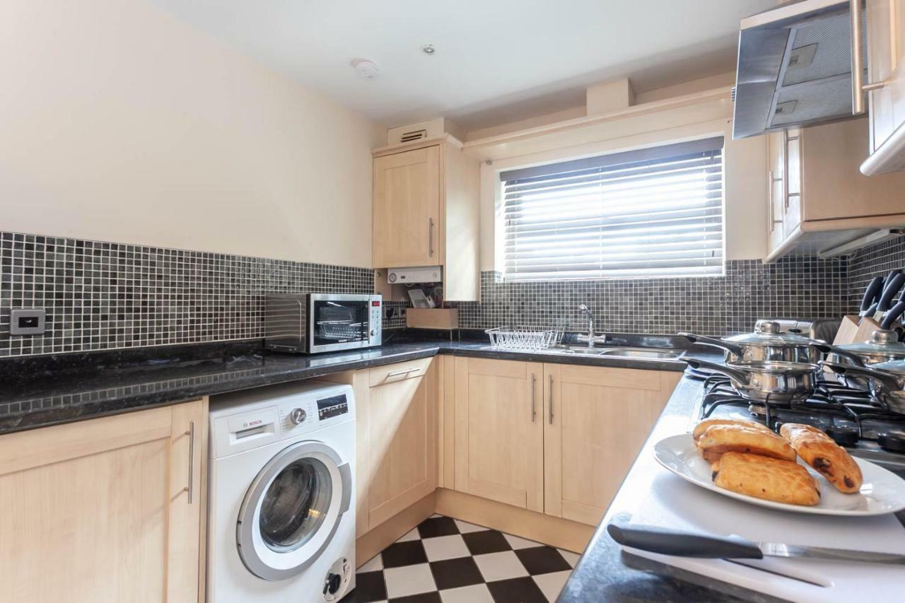 4 Bed Home, Driveway Parking Ideally Located In Latchford, Warrington - Executive St Marys House المظهر الخارجي الصورة