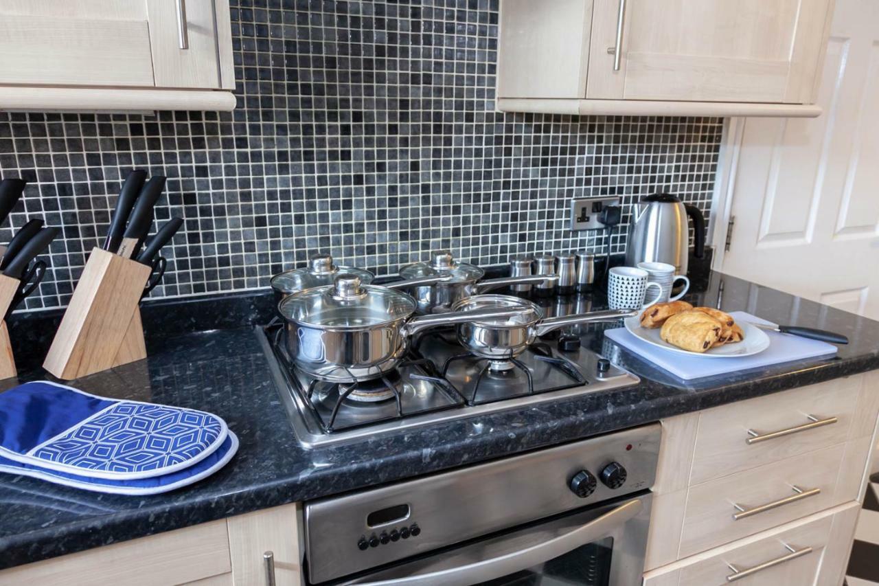 4 Bed Home, Driveway Parking Ideally Located In Latchford, Warrington - Executive St Marys House المظهر الخارجي الصورة