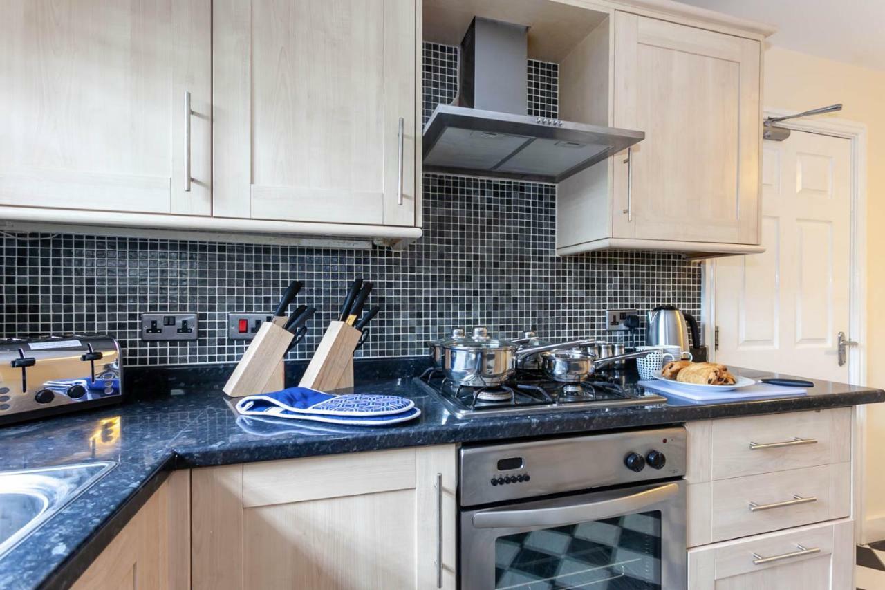 4 Bed Home, Driveway Parking Ideally Located In Latchford, Warrington - Executive St Marys House المظهر الخارجي الصورة