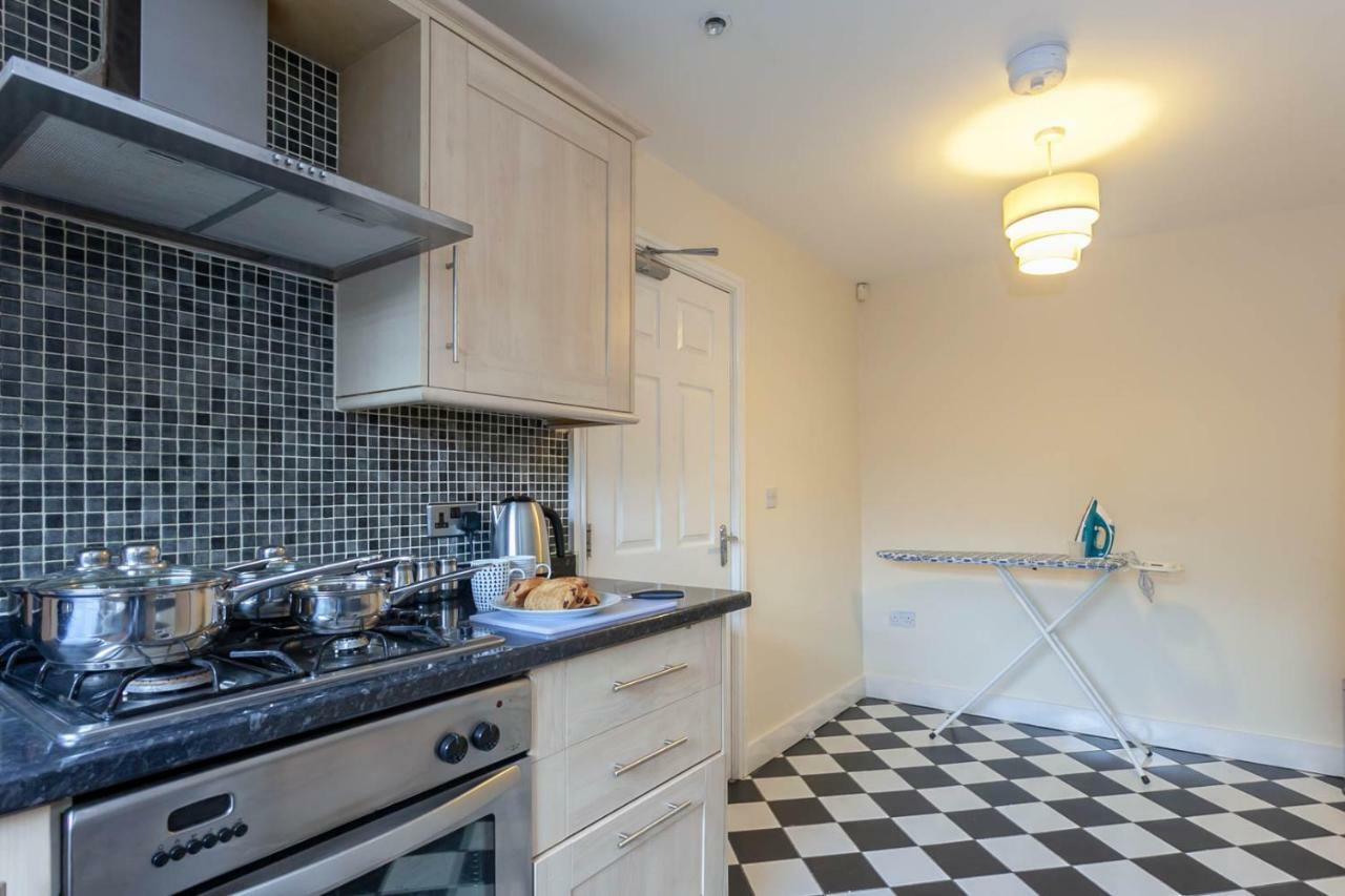 4 Bed Home, Driveway Parking Ideally Located In Latchford, Warrington - Executive St Marys House المظهر الخارجي الصورة