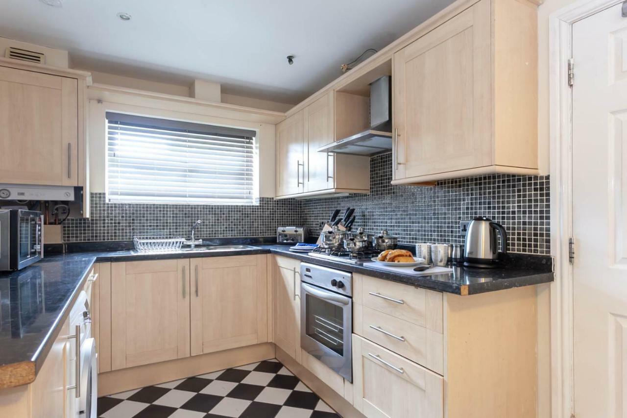 4 Bed Home, Driveway Parking Ideally Located In Latchford, Warrington - Executive St Marys House المظهر الخارجي الصورة
