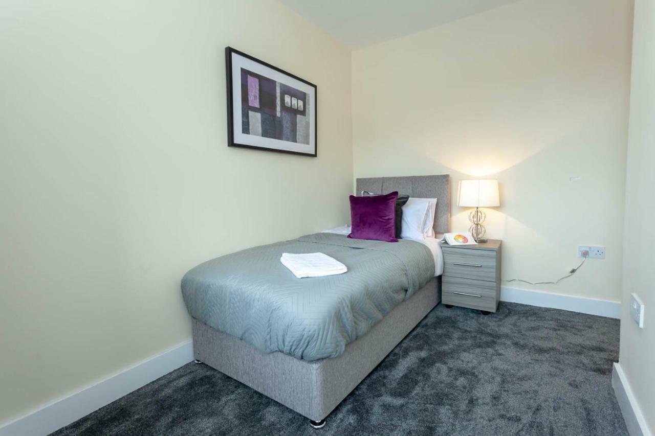 4 Bed Home, Driveway Parking Ideally Located In Latchford, Warrington - Executive St Marys House المظهر الخارجي الصورة