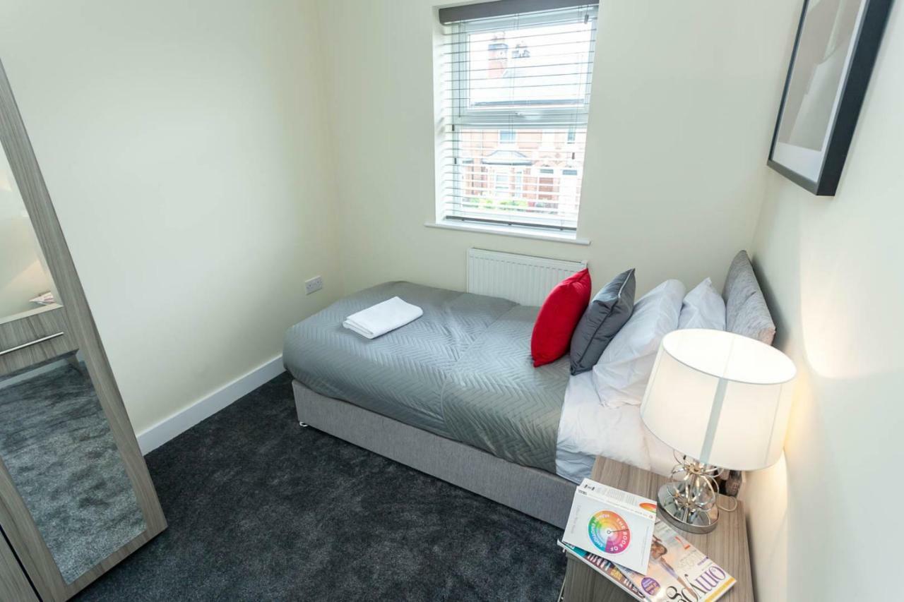 4 Bed Home, Driveway Parking Ideally Located In Latchford, Warrington - Executive St Marys House المظهر الخارجي الصورة