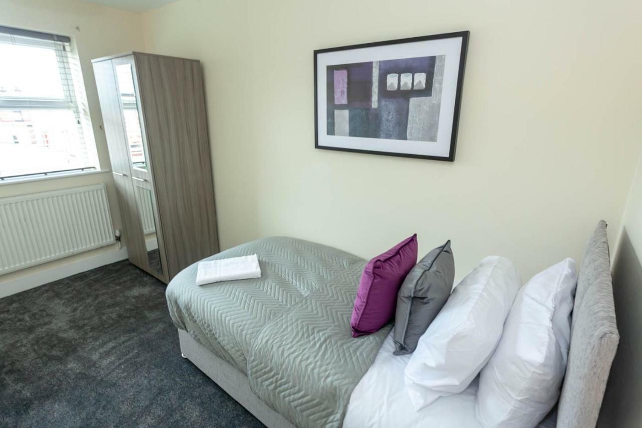 4 Bed Home, Driveway Parking Ideally Located In Latchford, Warrington - Executive St Marys House المظهر الخارجي الصورة