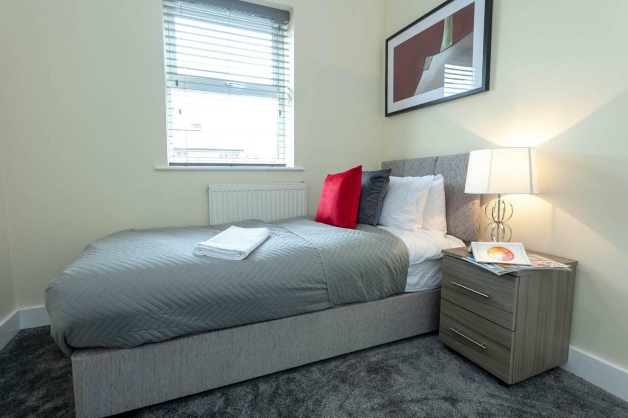 4 Bed Home, Driveway Parking Ideally Located In Latchford, Warrington - Executive St Marys House المظهر الخارجي الصورة